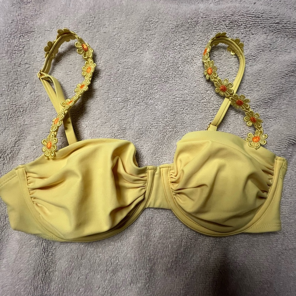 daisy strapped bikini top